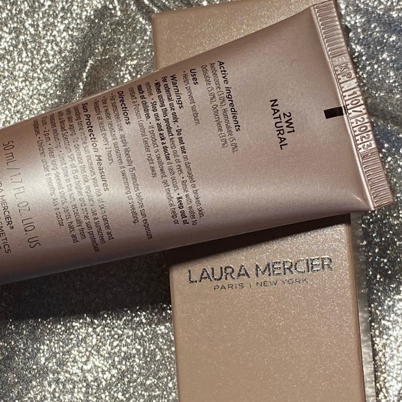 Laura Mercier Light Revealer Natural Skin Illuminator Tinted Moisturizer… - Picture 5 of 9